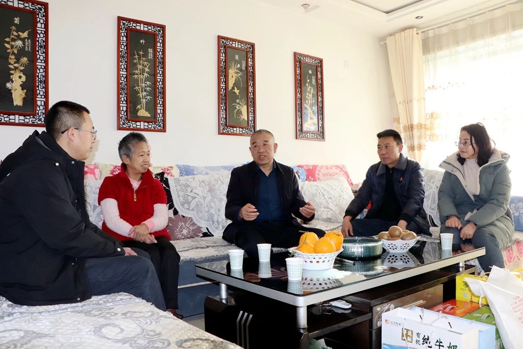 走訪慰問送溫情，歲寒情深暖人心——前進集團董事長馬志祥節(jié)前走訪慰問老員工及員工親屬
