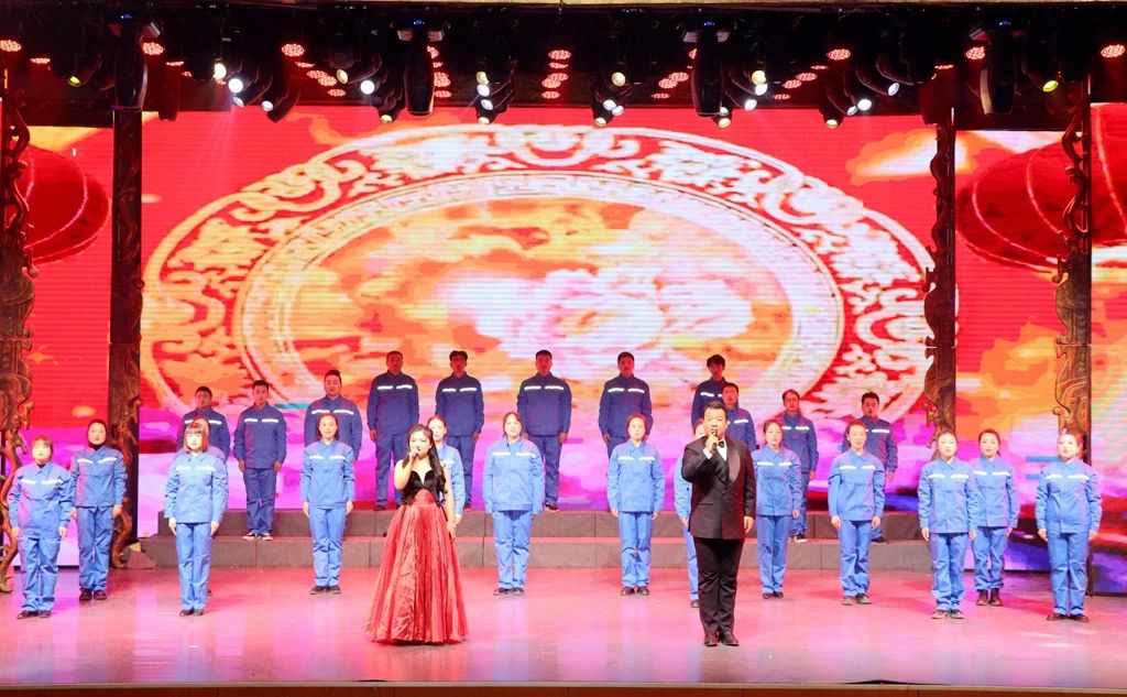 春節(jié)晚會隆重舉行，《前進之歌》閃亮登場